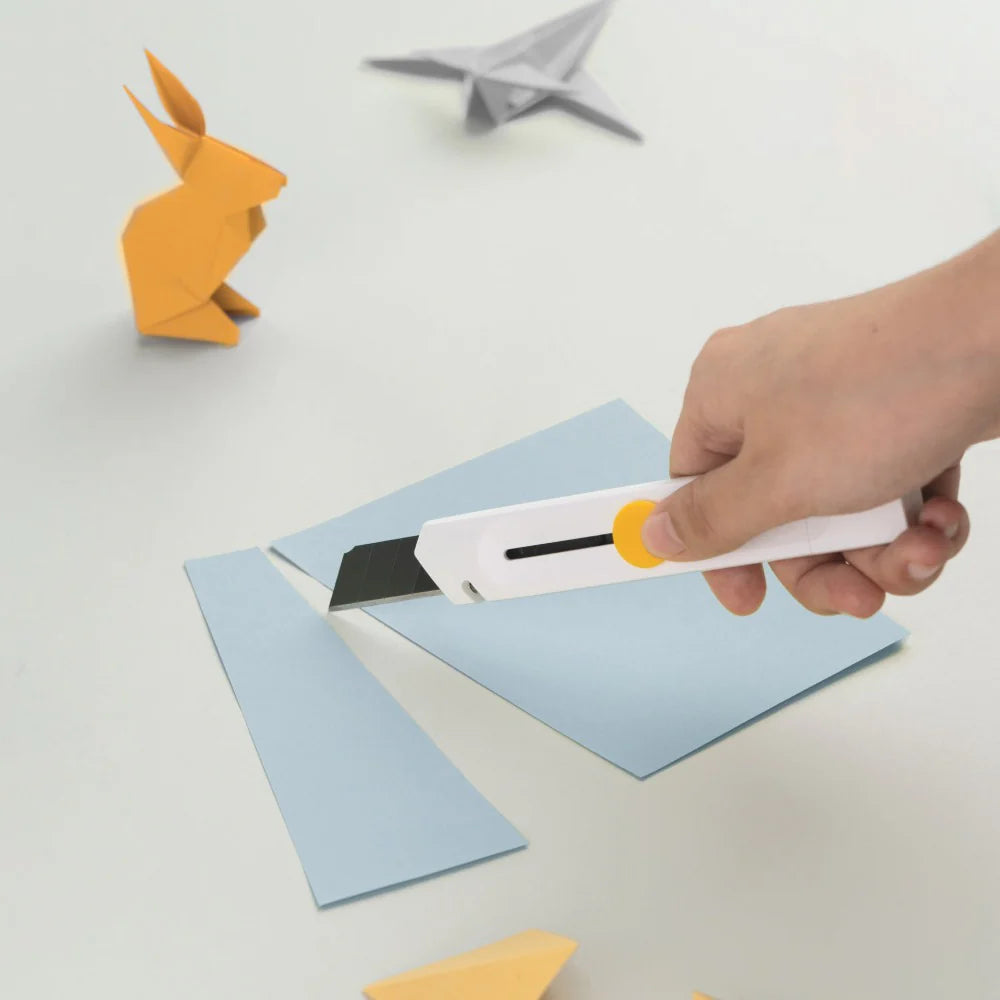 HOTO Premium Utility Knife – Heavy-Duty Retractable Cutter with Quick-Change Blade, Ergonomic Anti-Slip Grip for Packaging, DIY & Warehouse Use - Hoto India